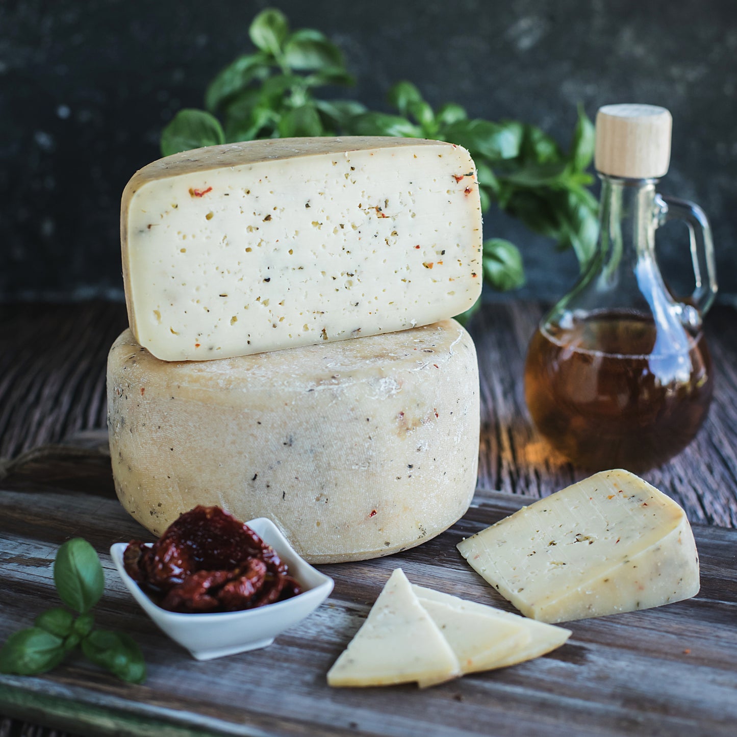 Brandintas fermentinis sūris su viduržemio jūros žolelėmis „Etiudas“