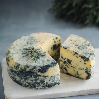 Brandintas fermentinis sūris su klevo medžio pelenais „Pasadoblis“