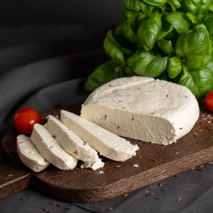 Varškės sūris su kmynais 10 % rieb.